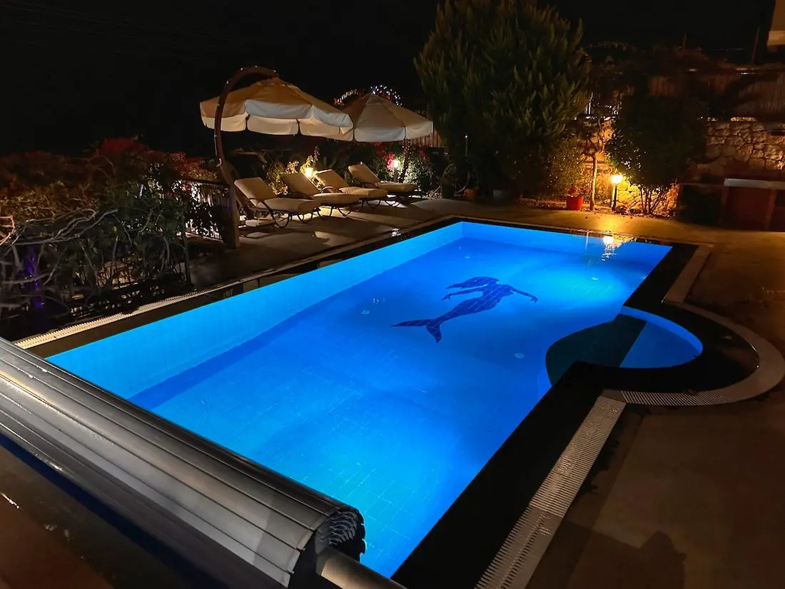Swimming pool